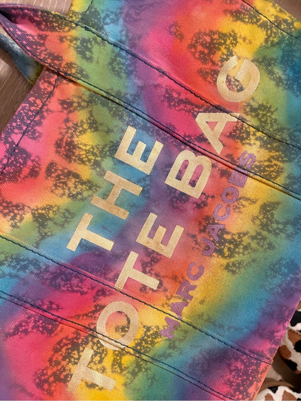 Large Marc Jacobs “Marbled Rainbow” 🌈 THE TOTE BAG w/Gold Leaf Lettering - Picture 2 of 12